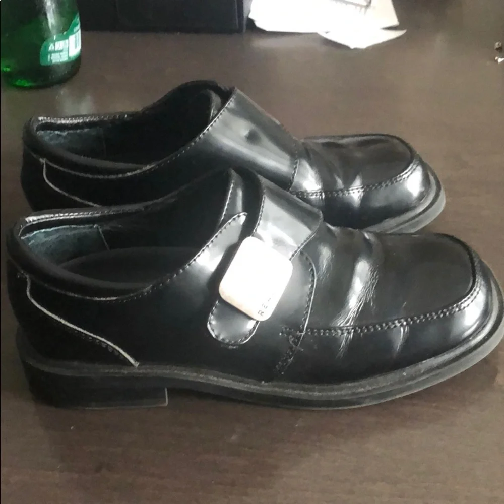 Kenneth Cole REACTION Black Patent shoes
